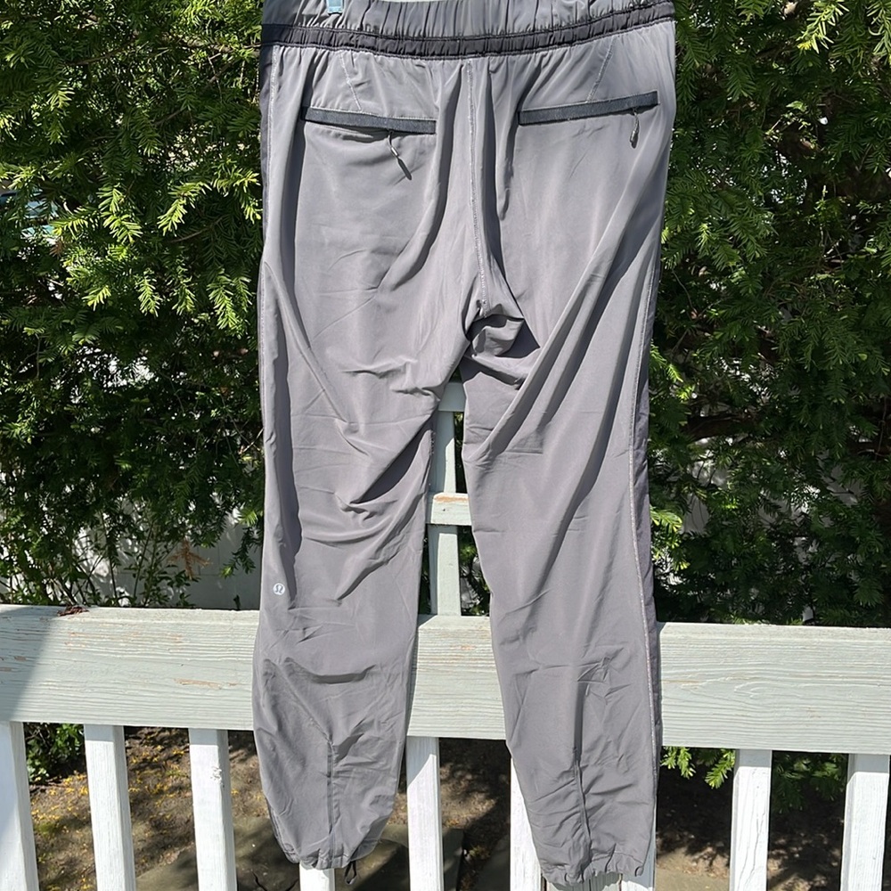 Lululemon Gray Jogger Side and Back Zip Pockets - Picture 5 of 12